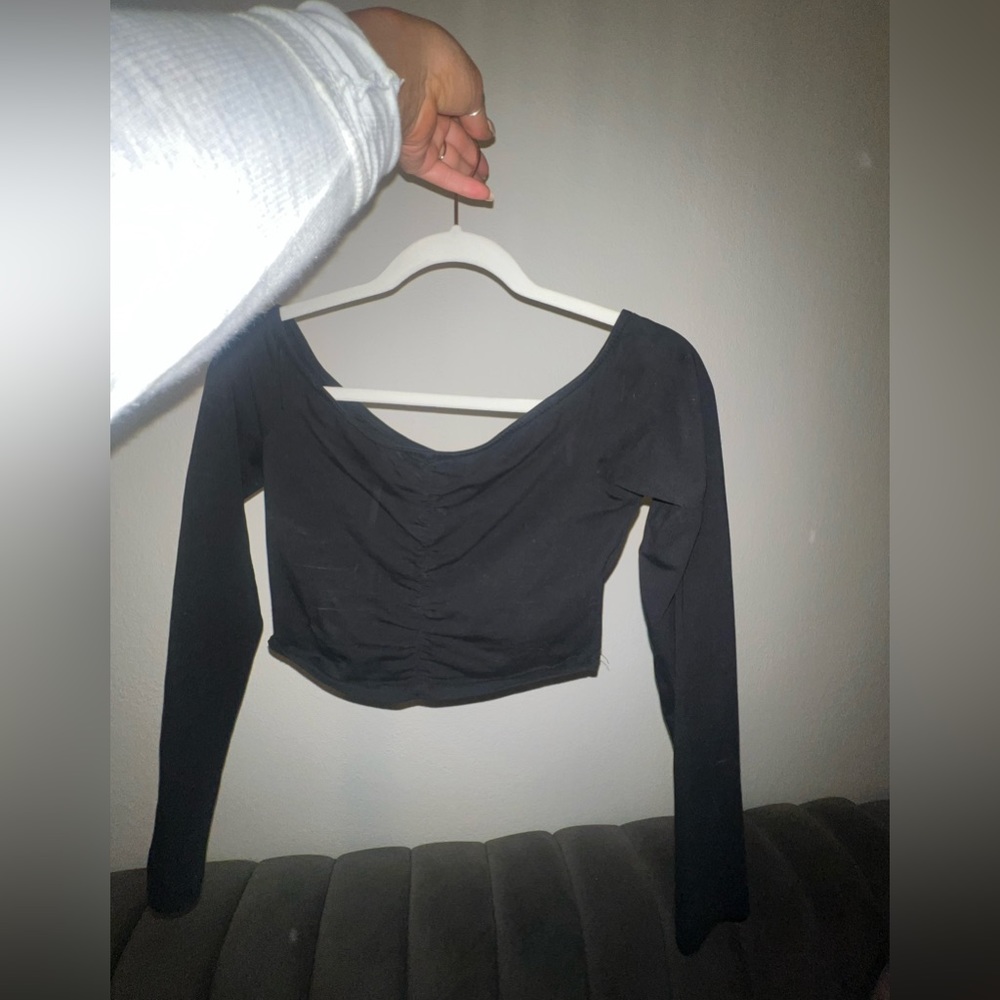 Black long sleeved crop top